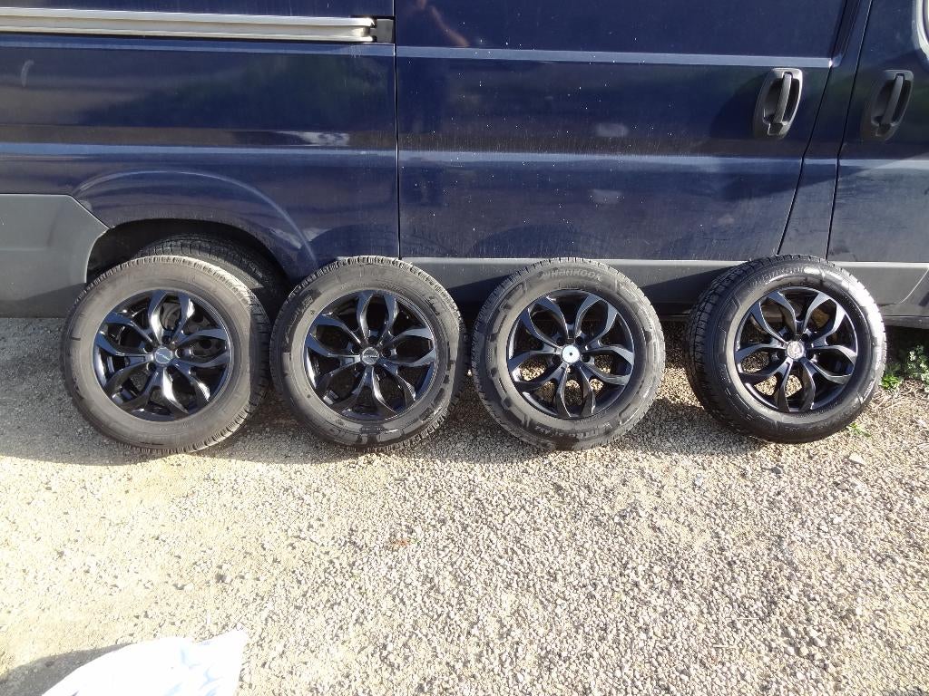Roues Hiver 215/65R16 109R, Autos : Pièces & Accessoires, Pneus & Jantes, Pneu(s), Pneus hiver, 16 pouces, 215 mm, Véhicule utilitaire