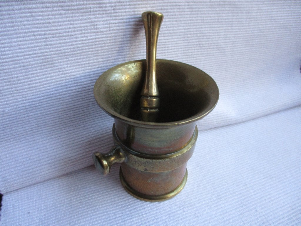 Superbe "Mortier avec son pilon" en bronze doré, Antiquités & Art, Enlèvement ou Envoi, Bronze