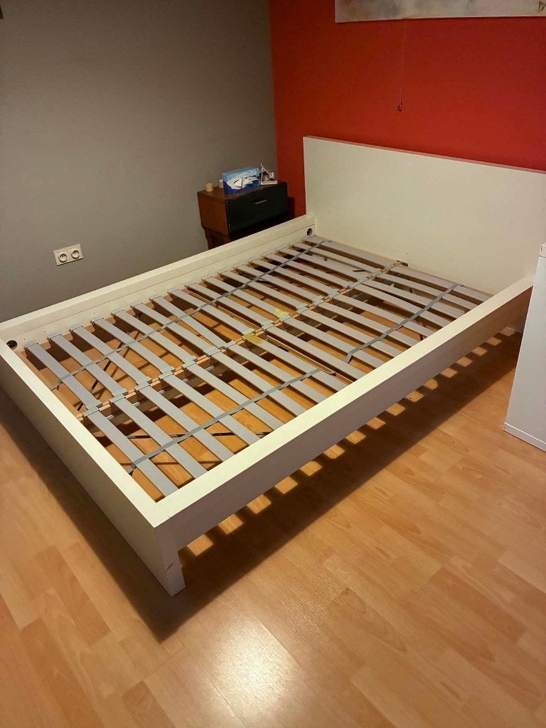 Bed IKEA 140 X 200 met goede matras !, Ophalen, Gebruikt, Wit, Tweepersoons