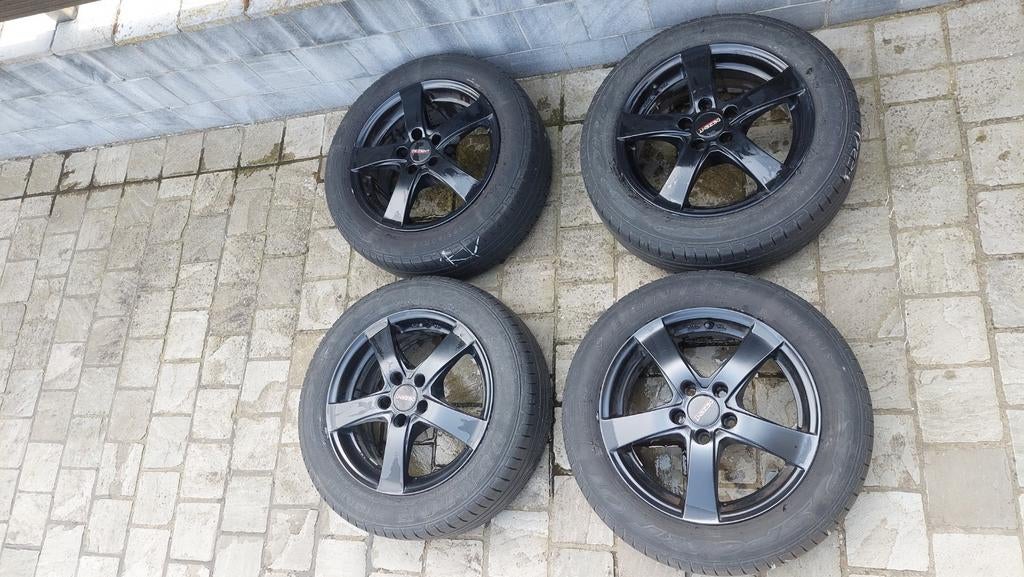 4 Dunlop zomerbanden inclusief 4 zwarte metalen velgen, Auto-onderdelen, Ophalen, Band(en)
