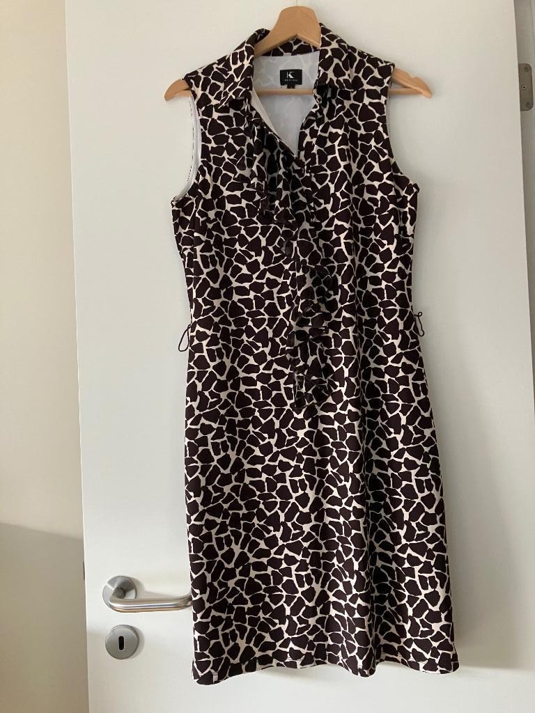 Kleedje K-design print donkerbruin en beige, Enlèvement ou Envoi, Comme neuf, Brun, Au-dessus du genou