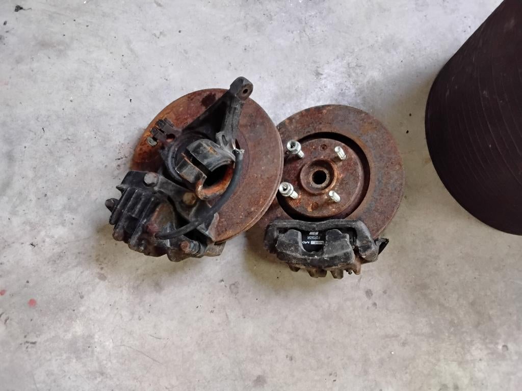 2 moyeux 306 RS pinces ,disques et plaquettes DS3000, Enlèvement