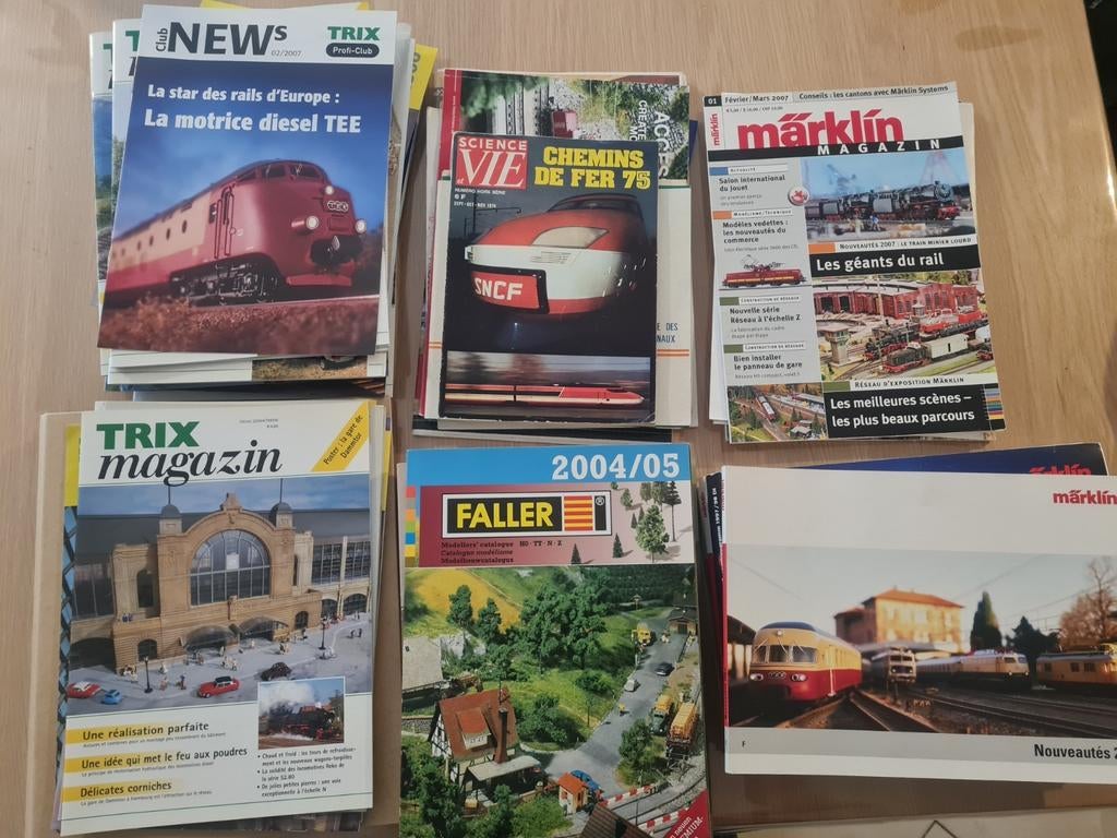Lot de catalogues et revues Marklin, Trix et autres, Ophalen, Gebruikt, Overige soorten