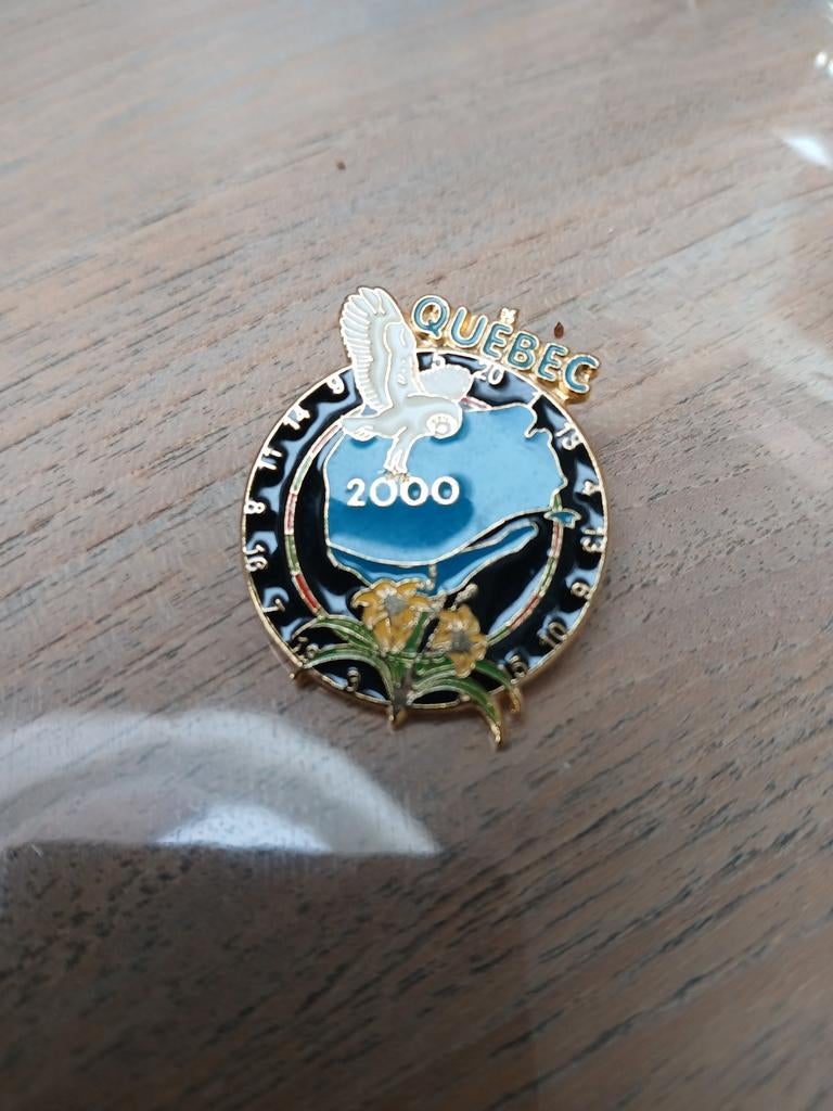 Pin's Québec 2000 3 cm diamètre, Enlèvement ou Envoi