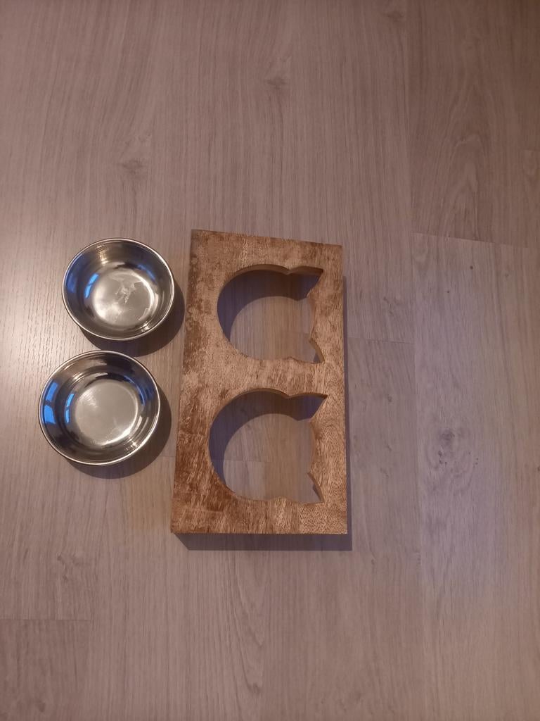 Drink + eetbakje voor katten, op mooie houten plank, Enlèvement
