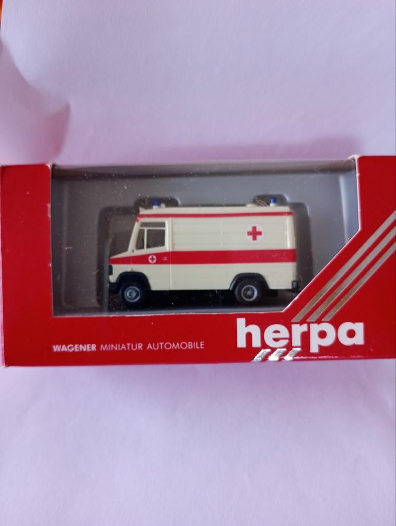 Mercedes ziekenwagen, Hobby en Vrije tijd, Modelauto's | 1:87, Nieuw, Herpa, Ophalen of Verzenden