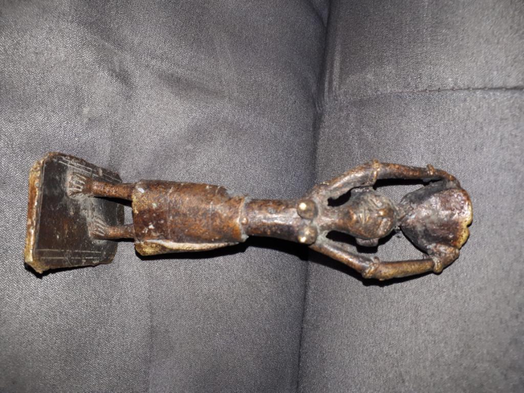 Statuette africaine en bronze, Enlèvement ou Envoi, Bronze