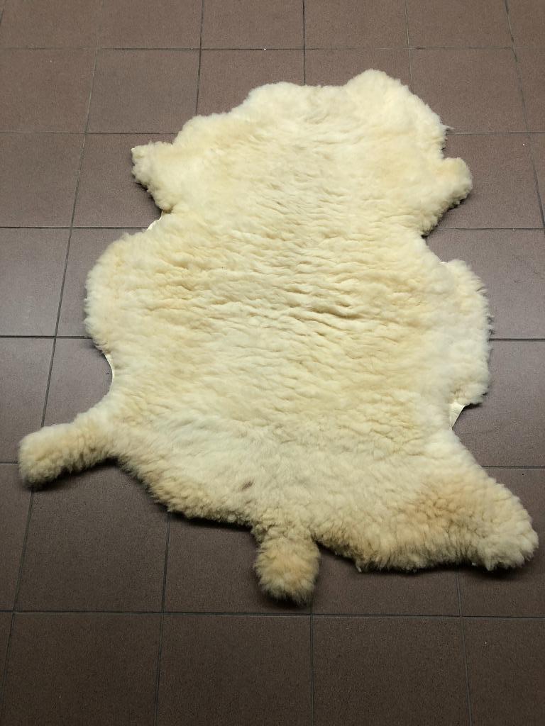 Echt schapenvacht beige - wit, Huis en Inrichting, Ophalen, Zo goed als nieuw, Minder dan 10 m², Beige