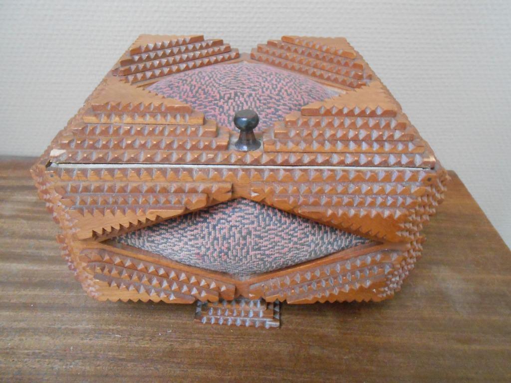 Tramp art Trampart kistje doos, Ophalen