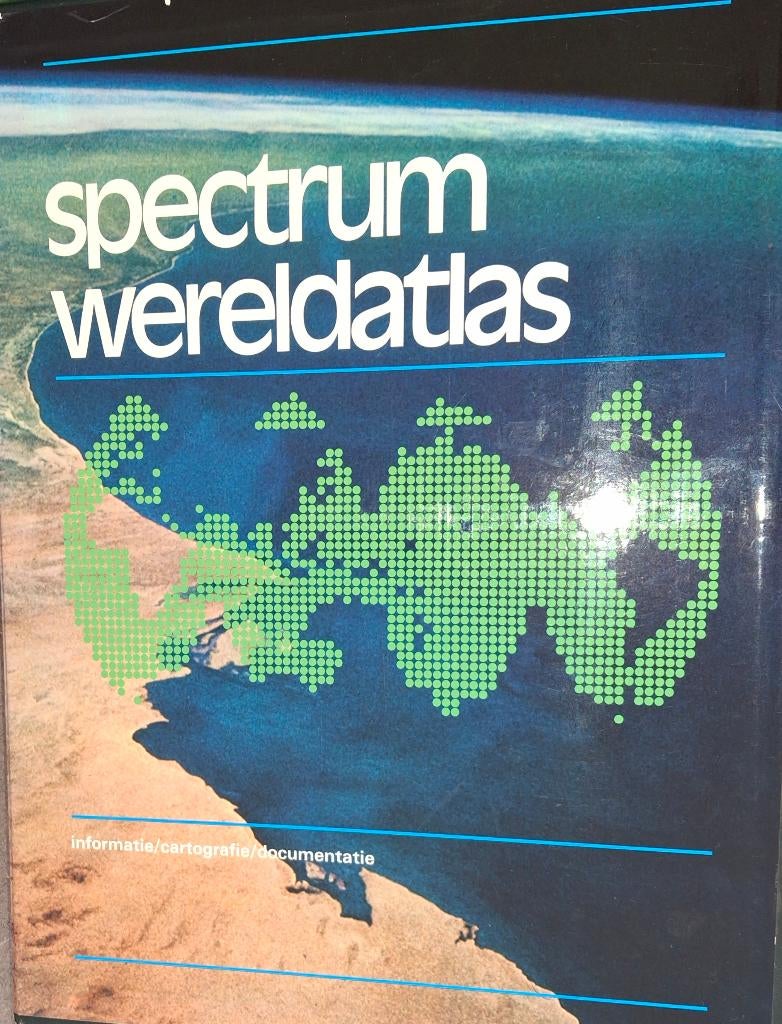 Spectrum wereldatlas, Boeken, Atlassen en Landkaarten, Ophalen of Verzenden, Gelezen