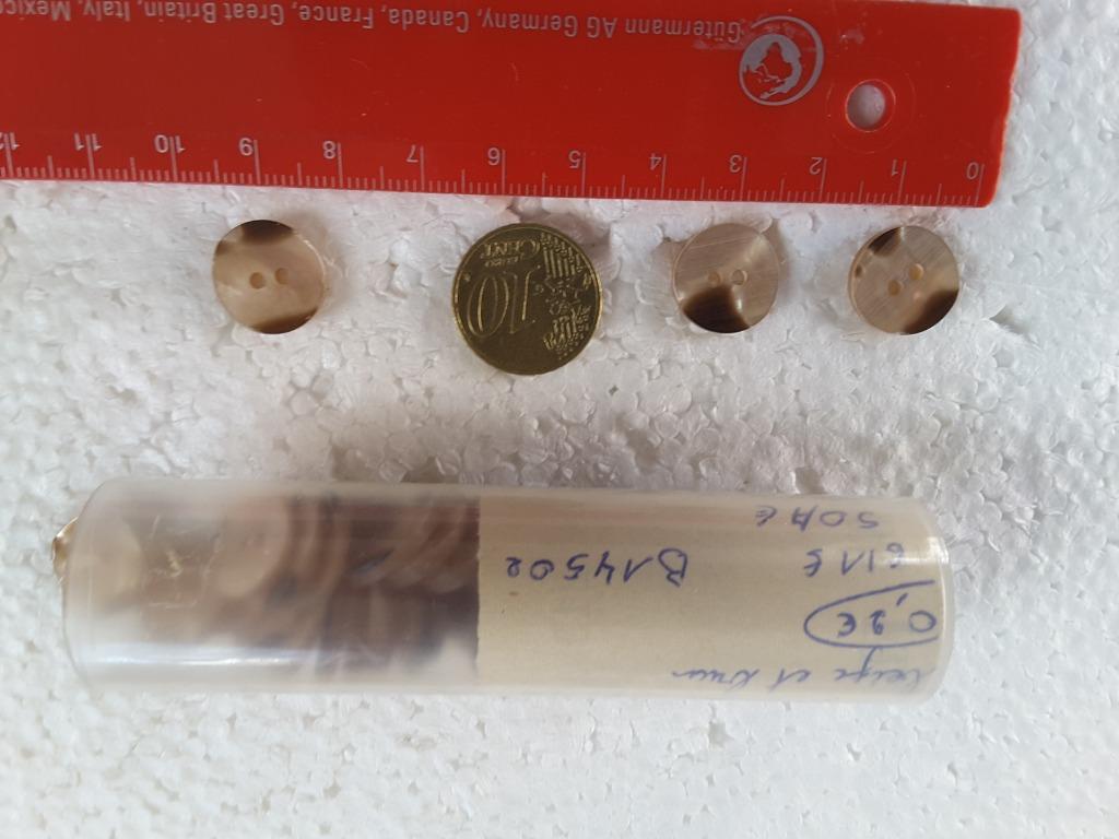 14 mm beige en bruine knopen 2 gaten licht hol B1450, Hobby en Vrije tijd, Naaien en Fournituren, Nieuw, Knoop of Knopen, Ophalen of Verzenden