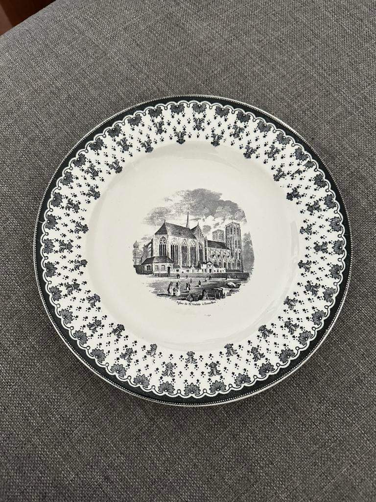 Assiette Boch Eglise de Ste Gudule, Enlèvement