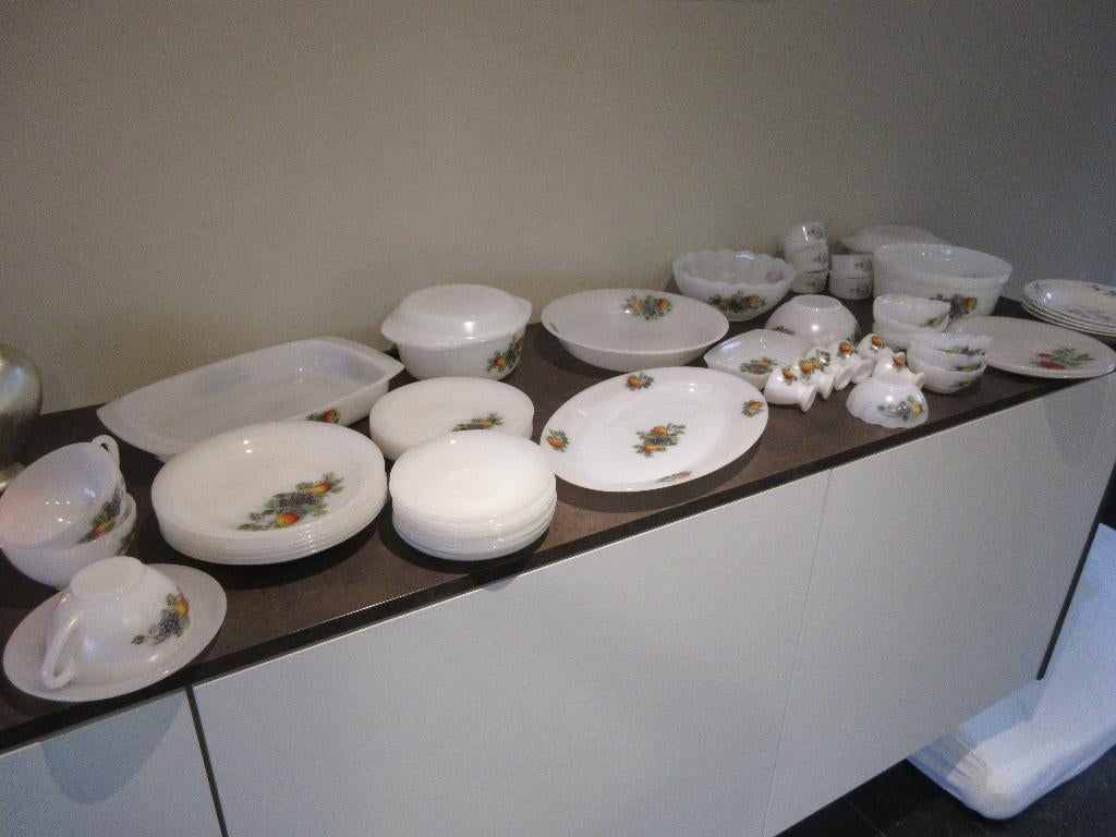 ARCOPAL deel van diverse serviezen keukengerei vintage, Ophalen