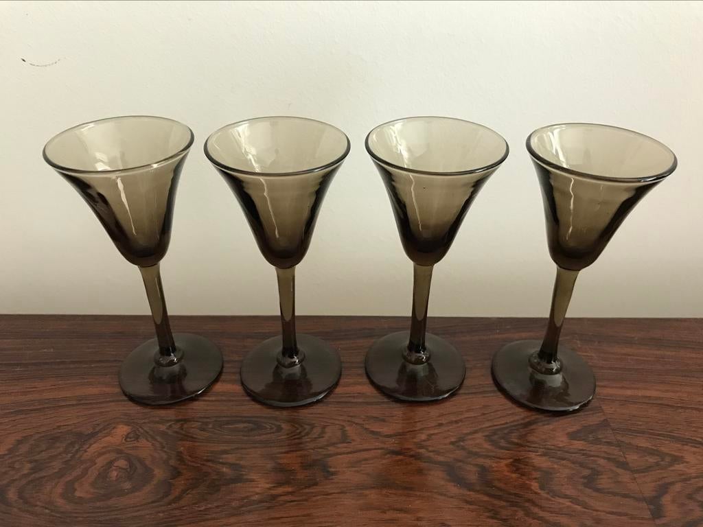 Set van 4 borrelglazen glazen glaasjes op voet rookglas fume, Verzamelen, Ophalen of Verzenden