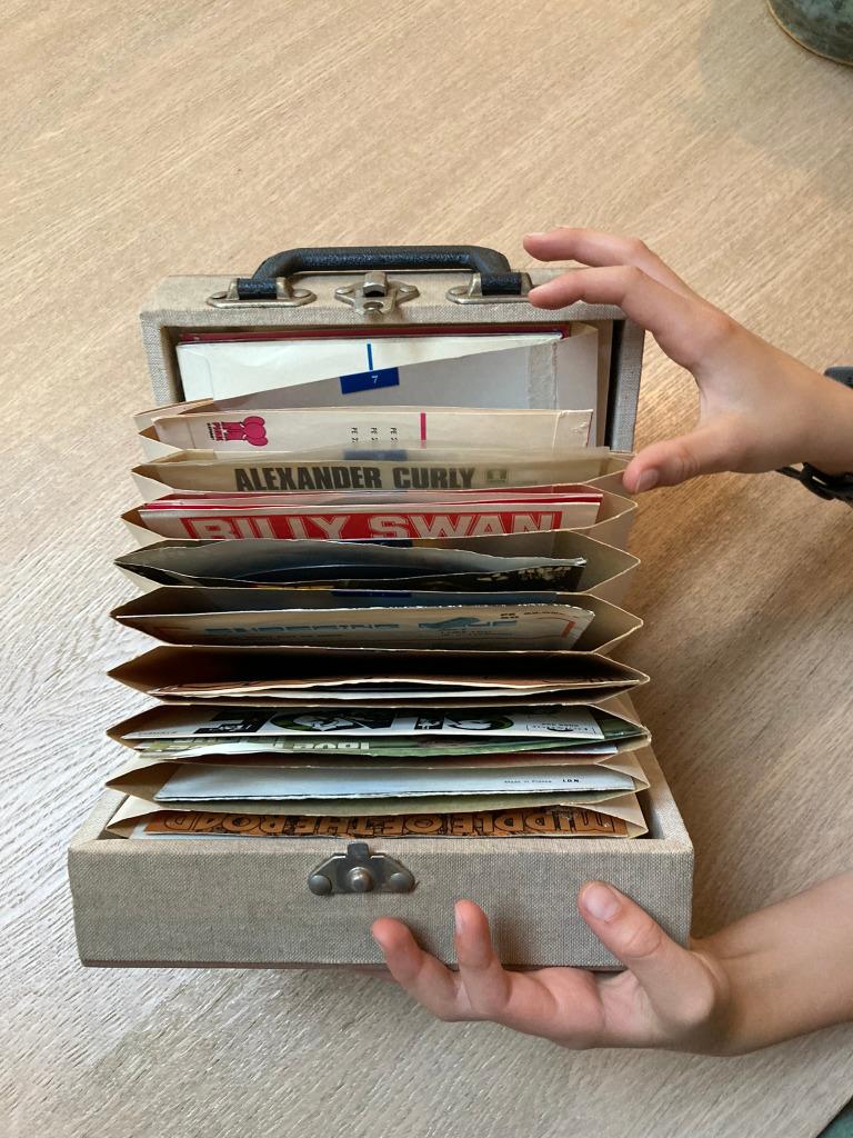Koffertje met muziekplaten vinyl platen, Ophalen, Gebruikt