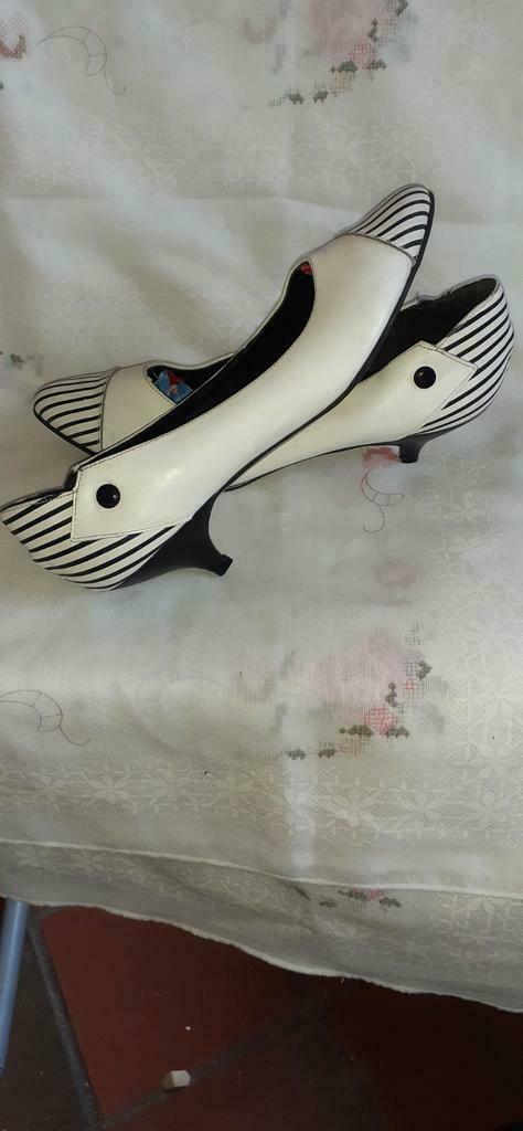 § Chaussure vintage pin up pt 39 non portée (ref 17 ), Vintage, Enlèvement ou Envoi, Comme neuf