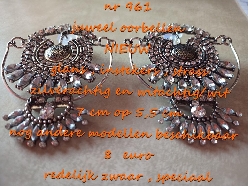 961. Bijou : boucles d'oreilles, NEUF, frais de port inclus, Bijoux, Sacs & Beauté, Boucles d'oreilles, Blanc, Envoi, Neuf, Puces ou Clous