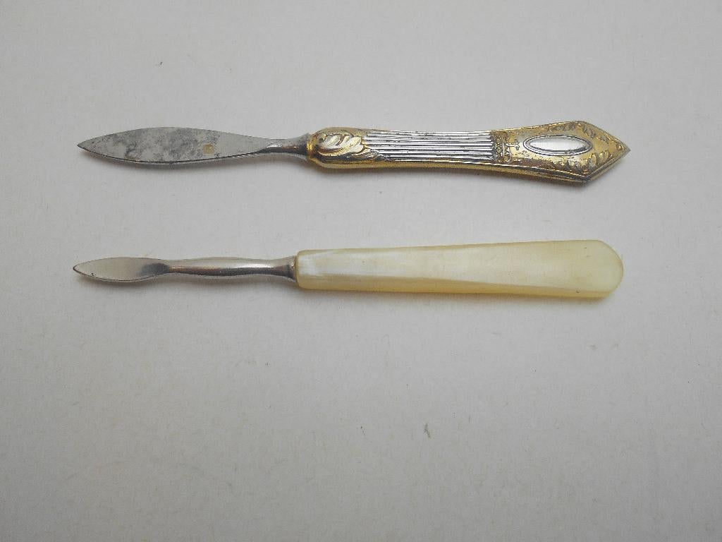 lot de 2 anciennes curettes de manucure, Enlèvement ou Envoi, Utilisé, Autres types