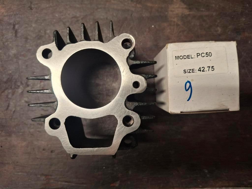 Vérins percés Honda Amigo Novio PC50 PF50, Enlèvement ou Envoi, Cylindre