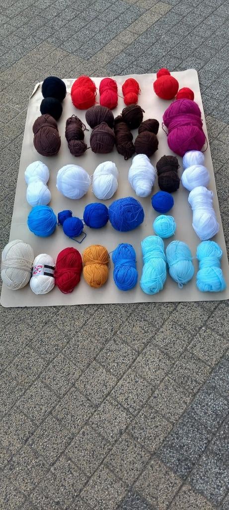 Wol 2,8 kg ongeveer, Hobby en Vrije tijd, Ophalen of Verzenden, Nieuw, Breien of Haken, Wol of Garen