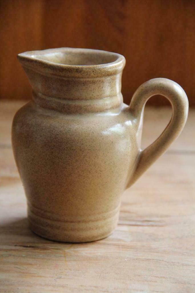 Petit pichet en grès vernissé beige, Enlèvement ou Envoi