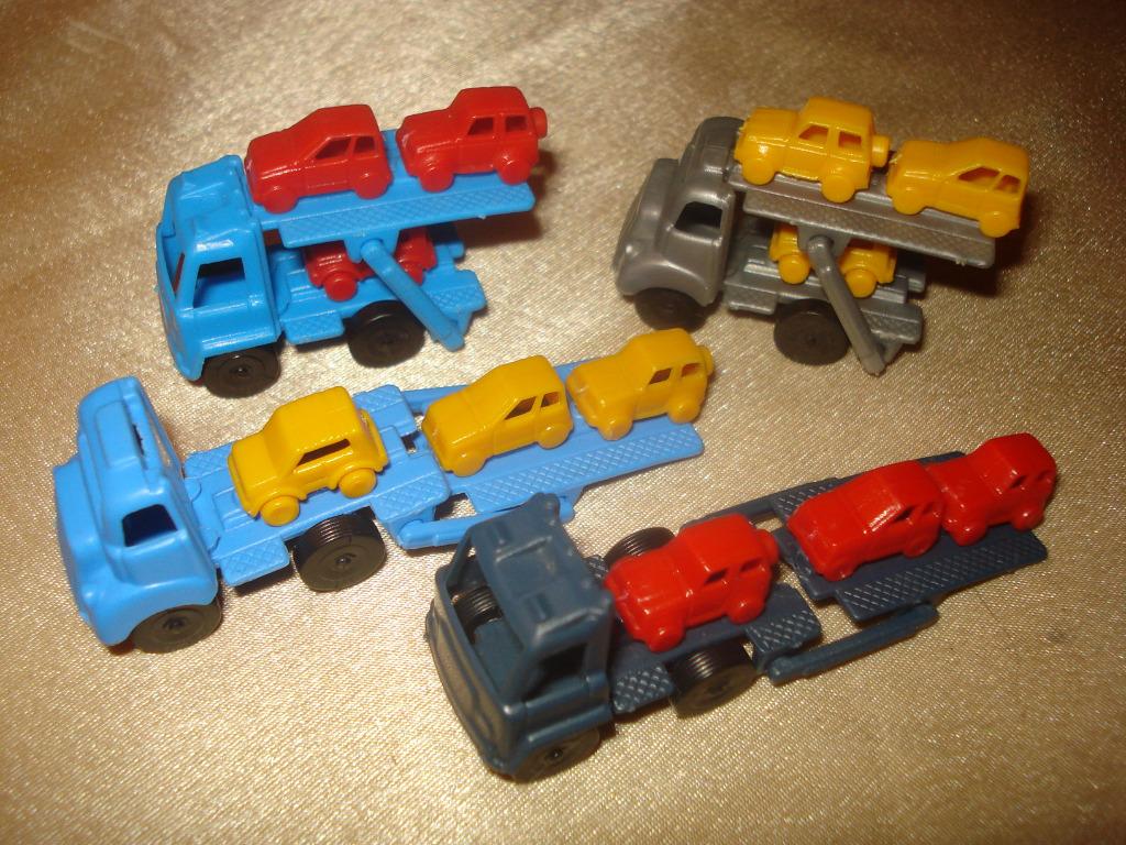 KINDER Ancienne Série de 4 Transporteurs Voitures 1991 GIODI, Enlèvement ou Envoi, Comme neuf