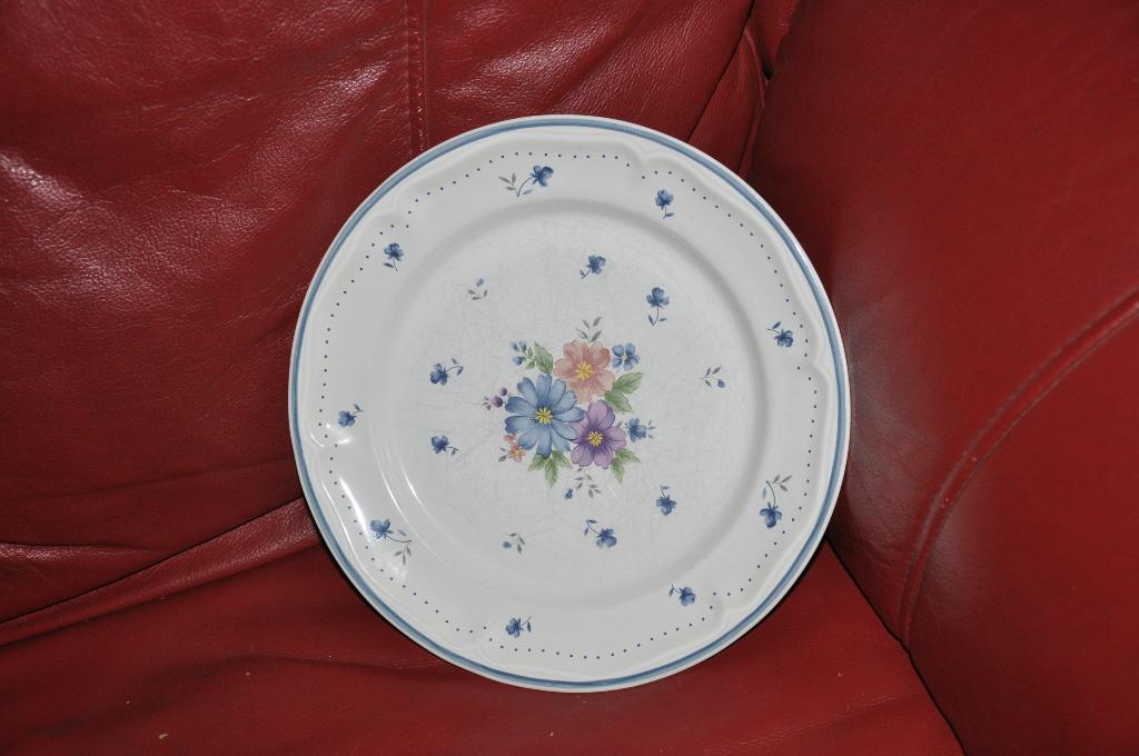 6 GRANDES ASSIETTES PLATES, Maison & Meubles, Assiettes(s), Enlèvement ou Envoi, Comme neuf, Autres styles
