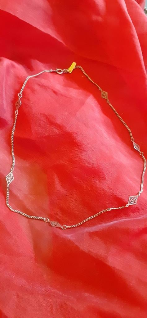 Collier ras de cou fine chaine et plaquette losange, Ophalen of Verzenden, Gebruikt