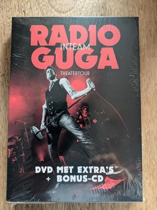 NIEUW dvd box + cd Radio Guga inteam theatertour, CD & DVD, CD | Humour & Cabaret, Enlèvement ou Envoi, Neuf, dans son emballage