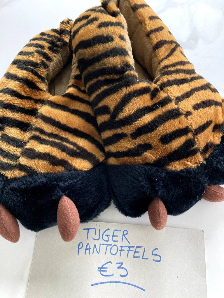 Tijger pantoffels maat 42-43, Kleding | Dames, Ophalen, Zo goed als nieuw