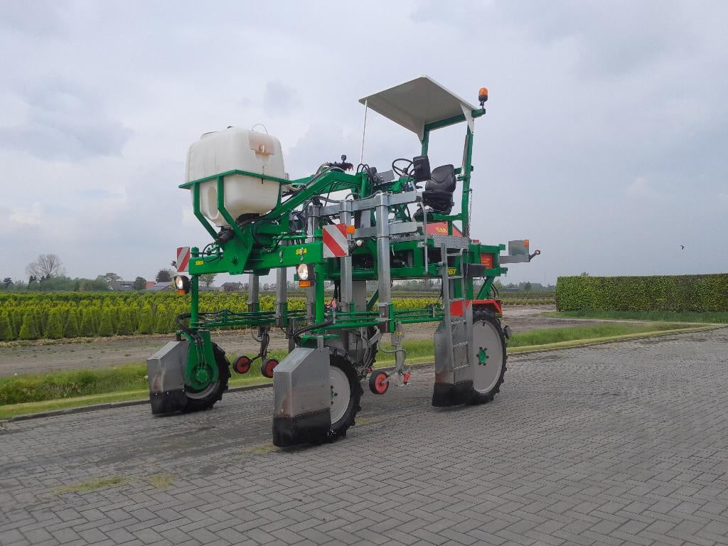 Hoge Portaaltractor met Werktuigen, Ophalen, Zo goed als nieuw, Overige typen