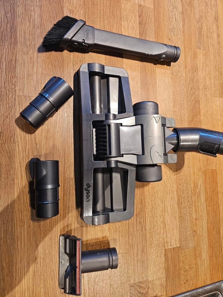 Dyson onderdelen., Enlèvement