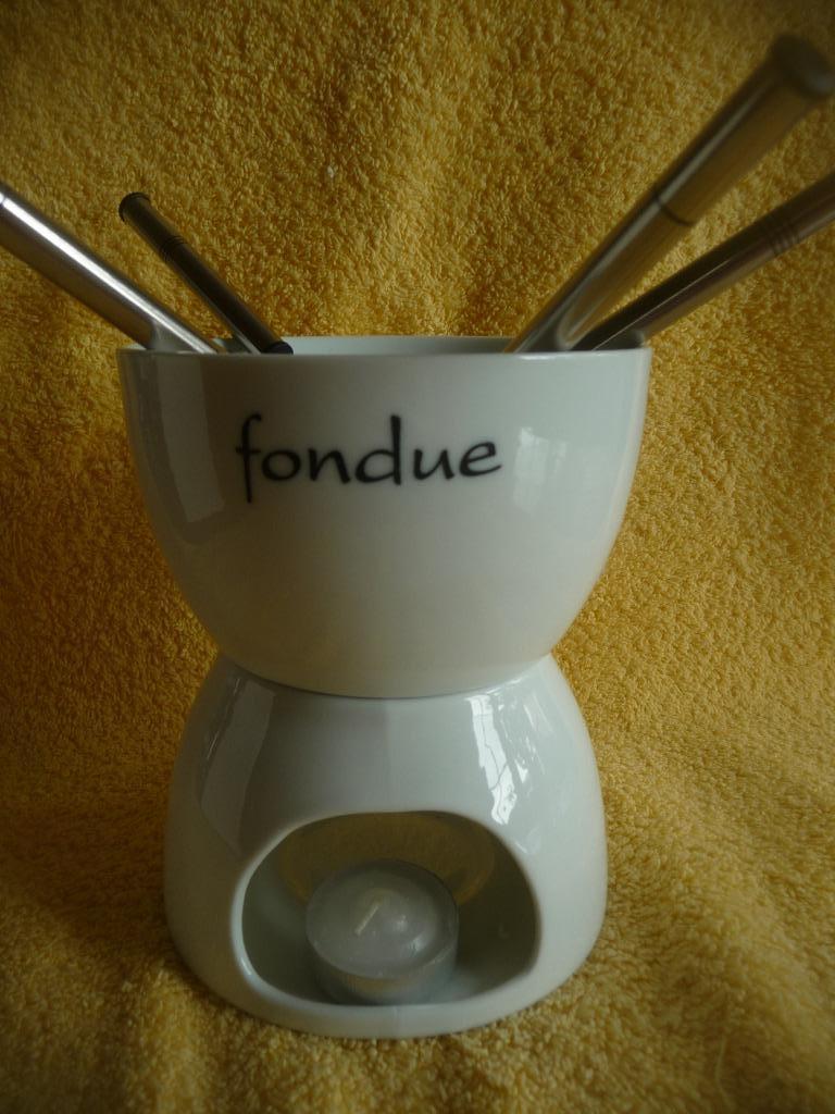 Fondue au chocolat en porcelaine blanche solide, Enlèvement ou Envoi, Neuf, Porcelaine, Autres styles
