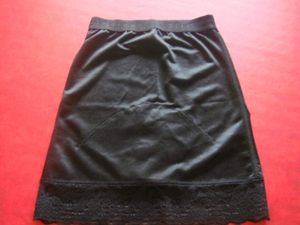 Jupon noir ventre plat avec culotte. Marque:" Slimline".T.S, Slimline", Enlèvement ou Envoi, Noir, Autres types