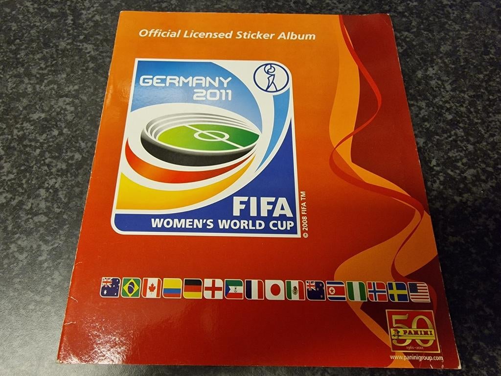 Het volledige album van Panini voor dames uit 2011!! ZELDZAA, Verzamelen, Zo goed als nieuw