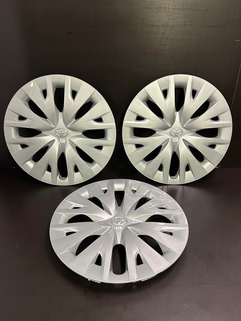 3 wieldoppen Toyota Yaris Aygo Corolla 15", Auto diversen, Wieldoppen, Zo goed als nieuw, Ophalen of Verzenden