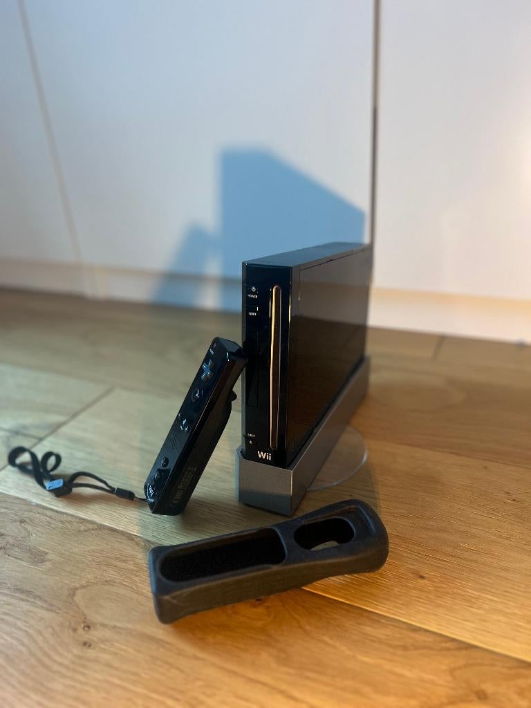 Wii + Balance Board NEW + Wii Sports & Resort+ Gymdance NEW, Ophalen, Zo goed als nieuw, Met 2 controllers, Met games
