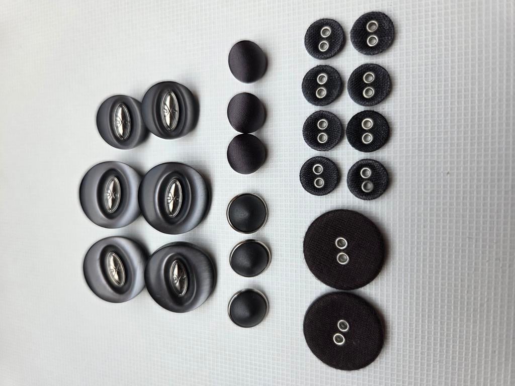 Grijs, zwart (deels metalen) knopen set, Ophalen of Verzenden, Zo goed als nieuw
