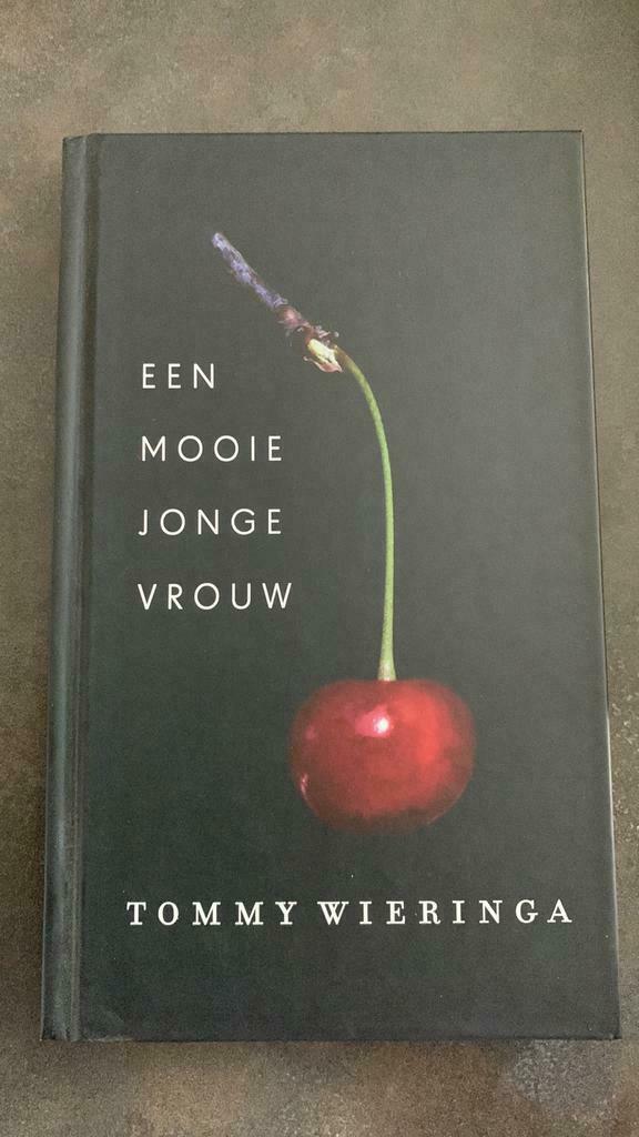 Tommy Wieringa - Een mooie jonge vrouw, Boeken, Ophalen of Verzenden, Nieuw, Tommy Wieringa