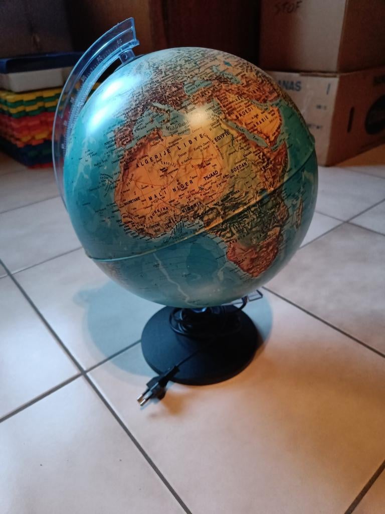 Wereldbol met licht., Ophalen, Gebruikt