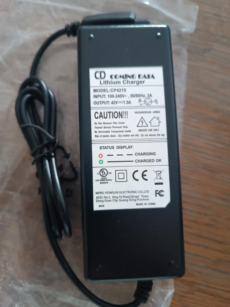 Nieuwe oplader voor elektrische step en elektrische fiets 10, Vélos & Vélomoteurs, Accessoires vélo | Batteries de vélo, Enlèvement