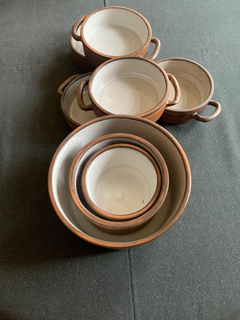 Handgemaakt geëmailleerd steengoed servies gesigneerd, Ophalen