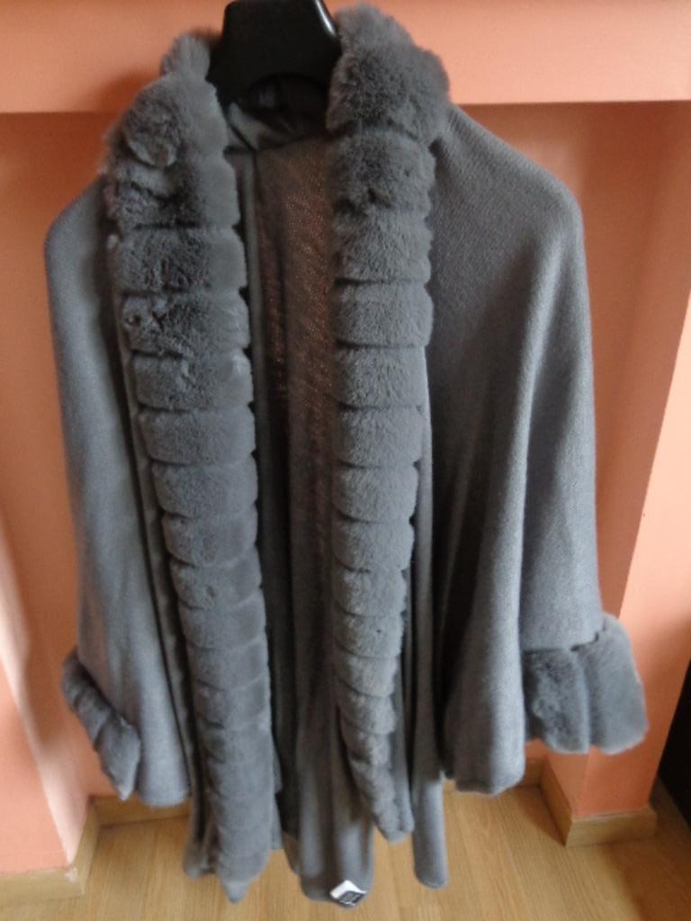 Cape grijs (1 maat), Ophalen of Verzenden, Zo goed als nieuw, Grijs, Jas of Mantel