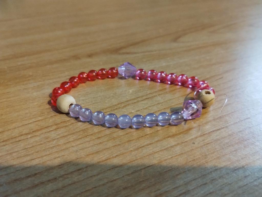 Kralen armband, Handtassen en Accessoires, Armbanden, Paars, Kunststof of Plastic, Ophalen of Verzenden, Zo goed als nieuw