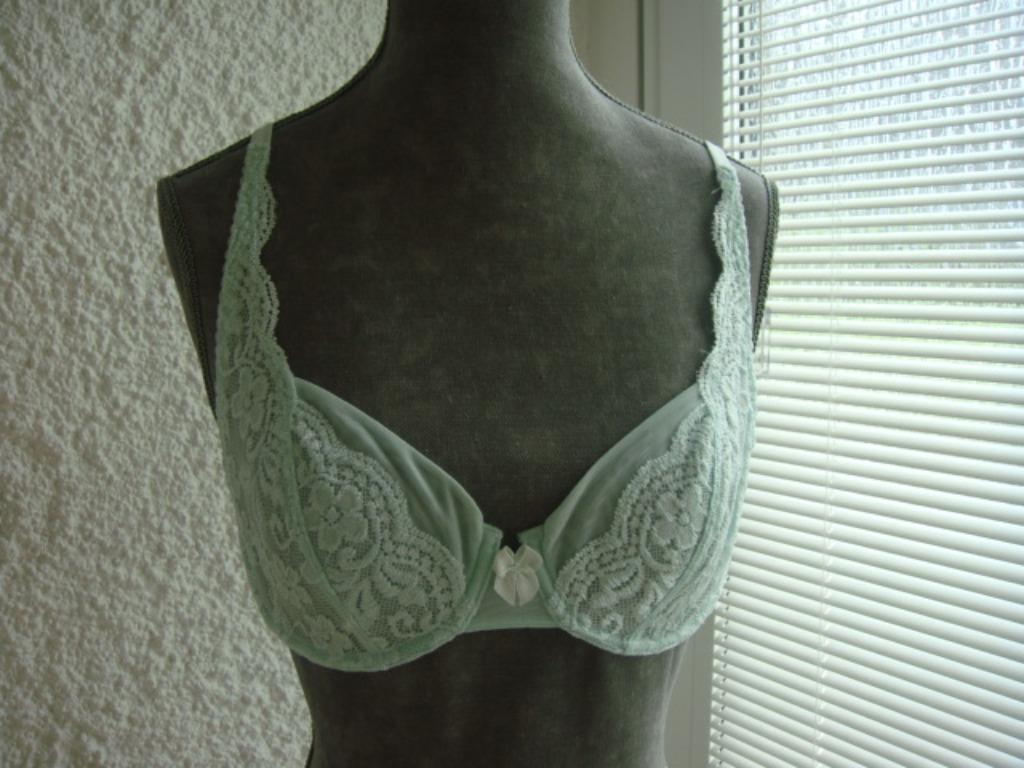 Soutien gorge vert clair. Marque: "MIRIALE". FR 95 B., MIRIALE"., Enlèvement ou Envoi, Vert, Soutien-gorge