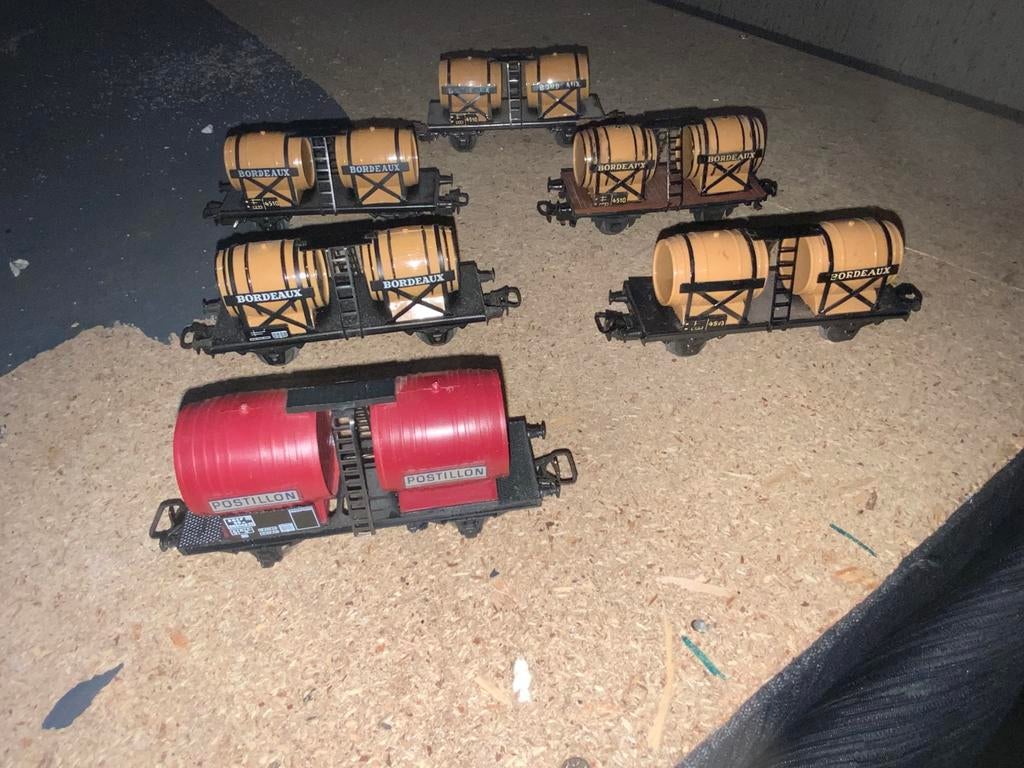 6 WIJNTRANSPORTAUTO'S 5 MARKLIN EN 1 JOUEF 643, Ophalen of Verzenden, Märklin