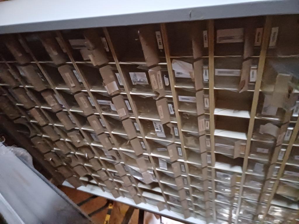 Armoire a casier pour visserie, Enlèvement, Utilisé
