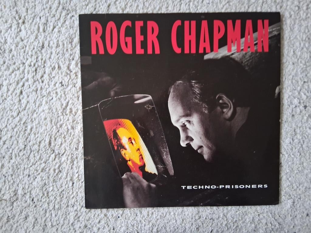 À Roger Chapman, Techno Prisoners, Enlèvement ou Envoi