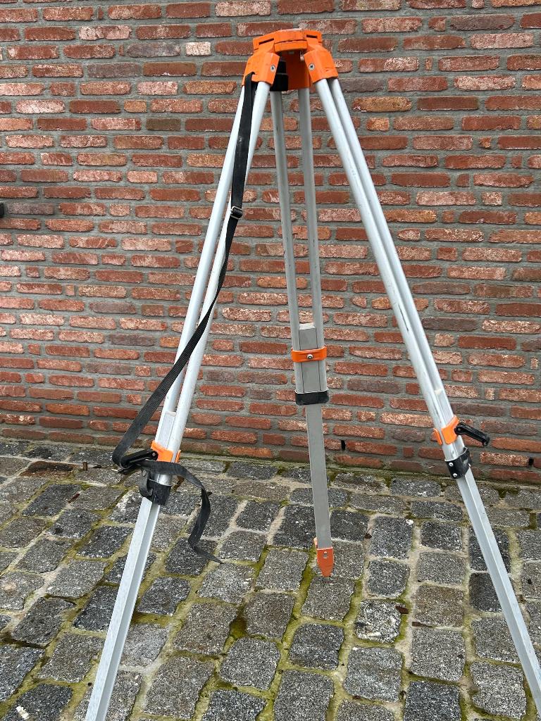Statief voor laser, Ophalen, Gebruikt