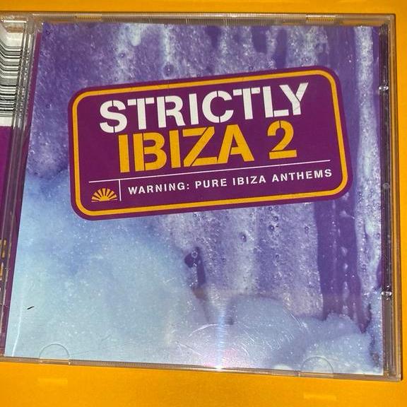 IN PERFECTE NIEUWSTAAT CD STRICTLY IBIZA 2/WARNING, Cd's en Dvd's, Cd's | Dance en House, Zo goed als nieuw, Ophalen of Verzenden